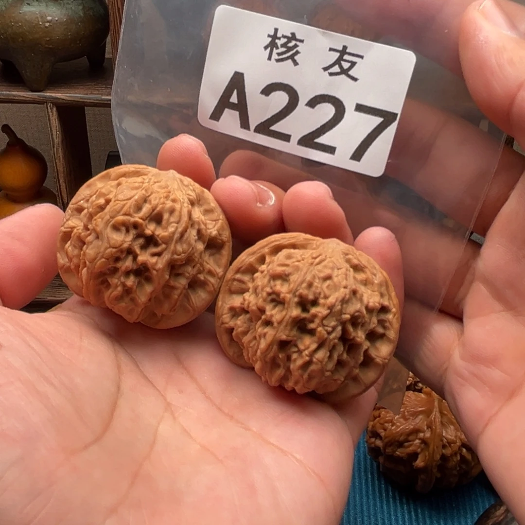 文玩核桃吊坠龙洞峪