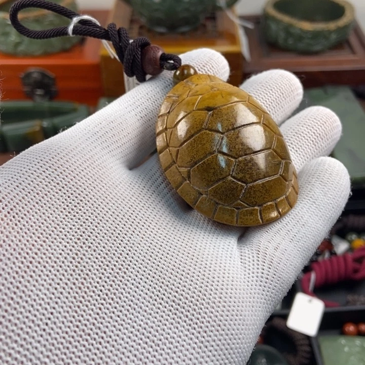 岫岩河磨玉（透闪石质玉）未镶嵌把件