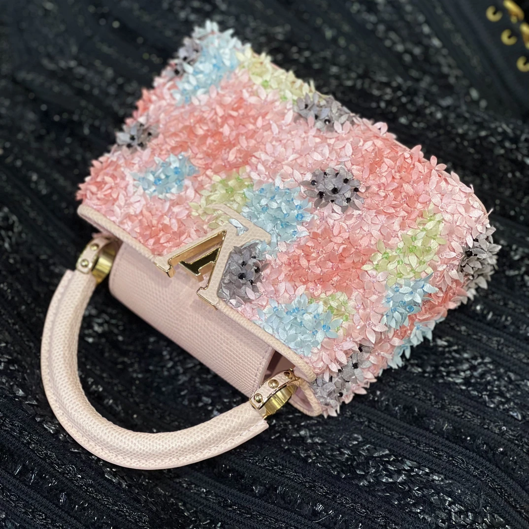 95新 LouisVuitton/路易威登  限量款Capucines粉花朵 手提单肩包