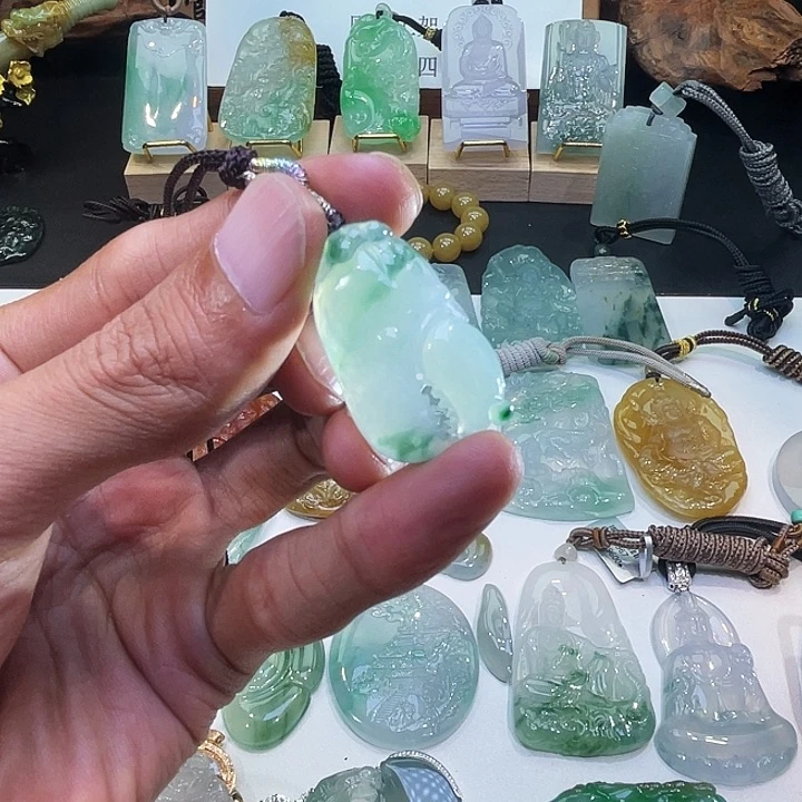颈饰未镶嵌翡翠蟹钳翡翠挂件