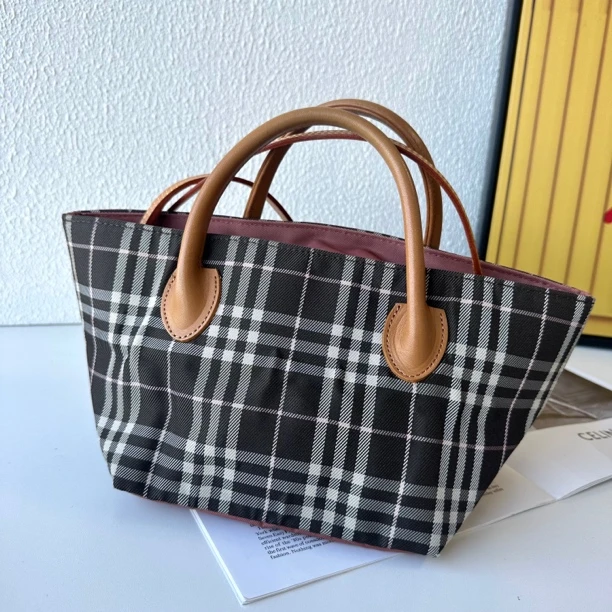 95新 BURBERRY/博柏利 XM/经典格纹小船饭盒手提包/JJ02806112特