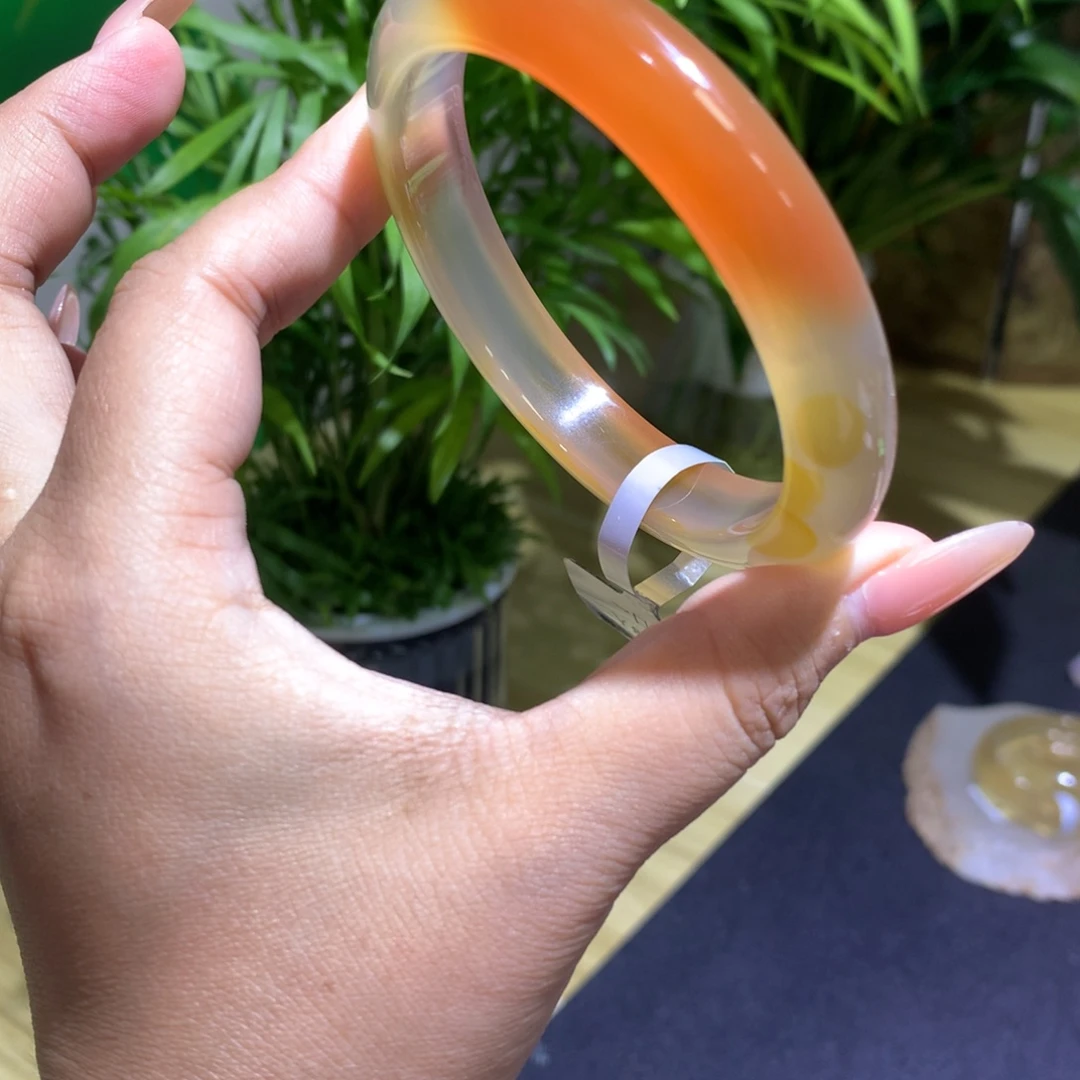 玛瑙/玉髓未镶嵌手镯一口糖