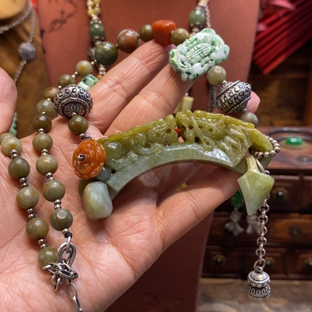 翡翠吊坠(赠链)未镶嵌