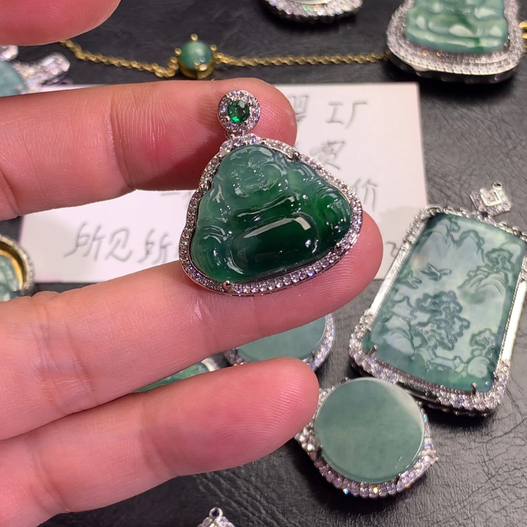 翡翠颈饰未镶嵌佛公