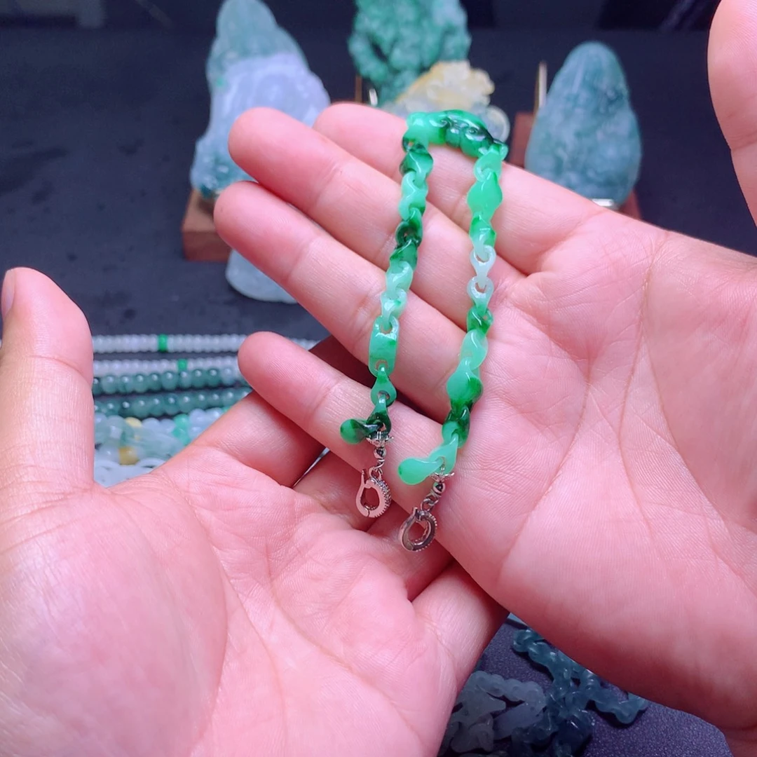 大***丽定制翡翠未镶嵌翡翠