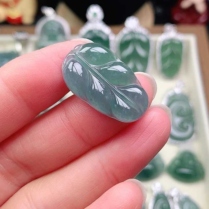 颈饰未镶嵌翡翠吊坠