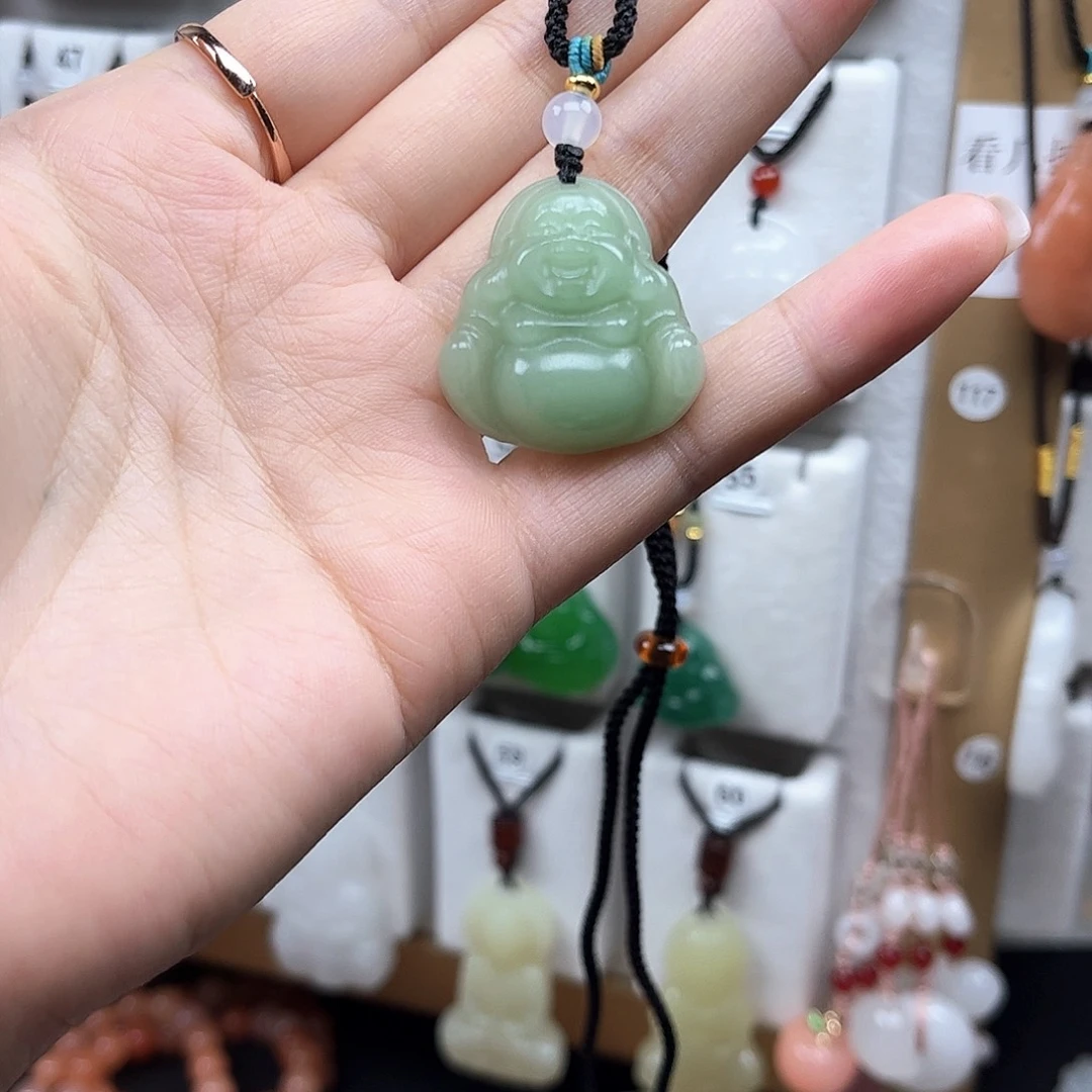 颈饰未镶嵌石英质玉