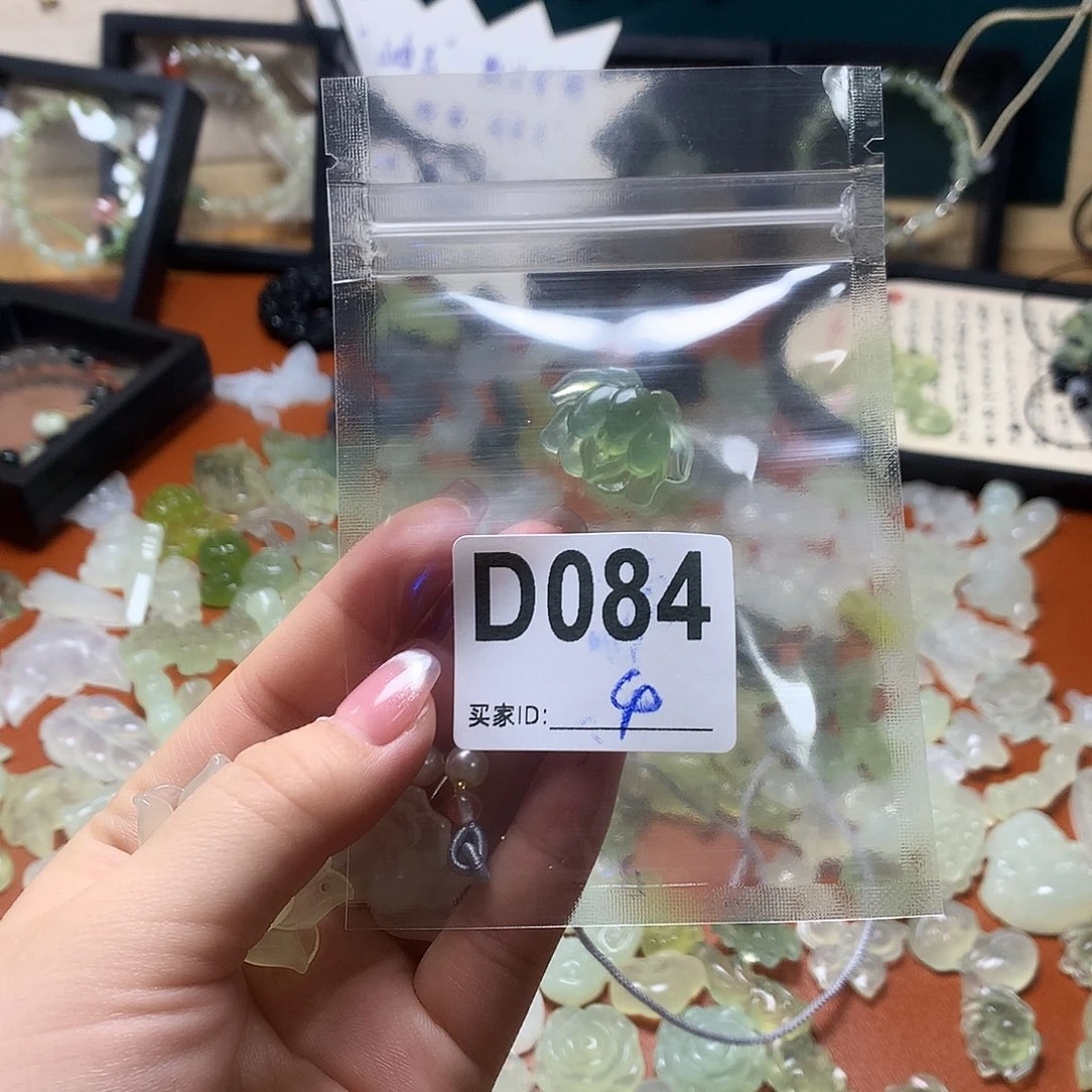 蛇纹石玉颈饰合金阿*加
