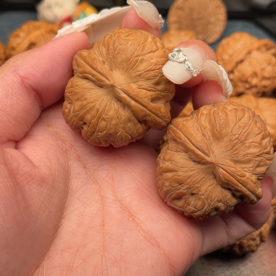 文玩核桃吊坠用****8全品，精配元宝42