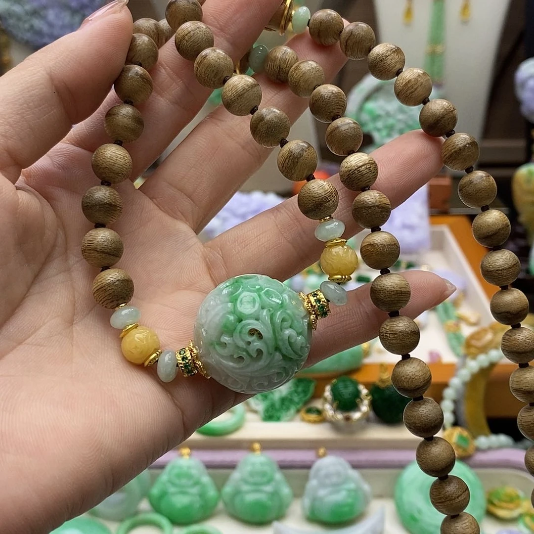 颈饰未镶嵌翡翠天然