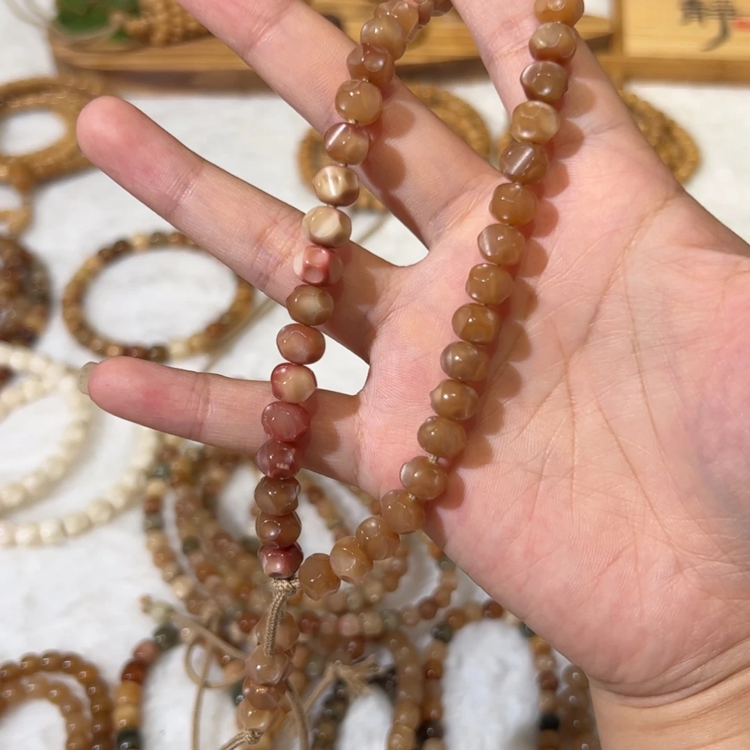 芬***6吊坠龙脊菩提卡8.6无相手持玉化料