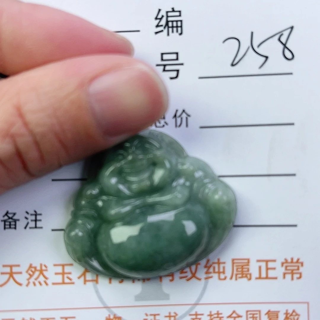 翡翠颈饰未镶嵌佛公
