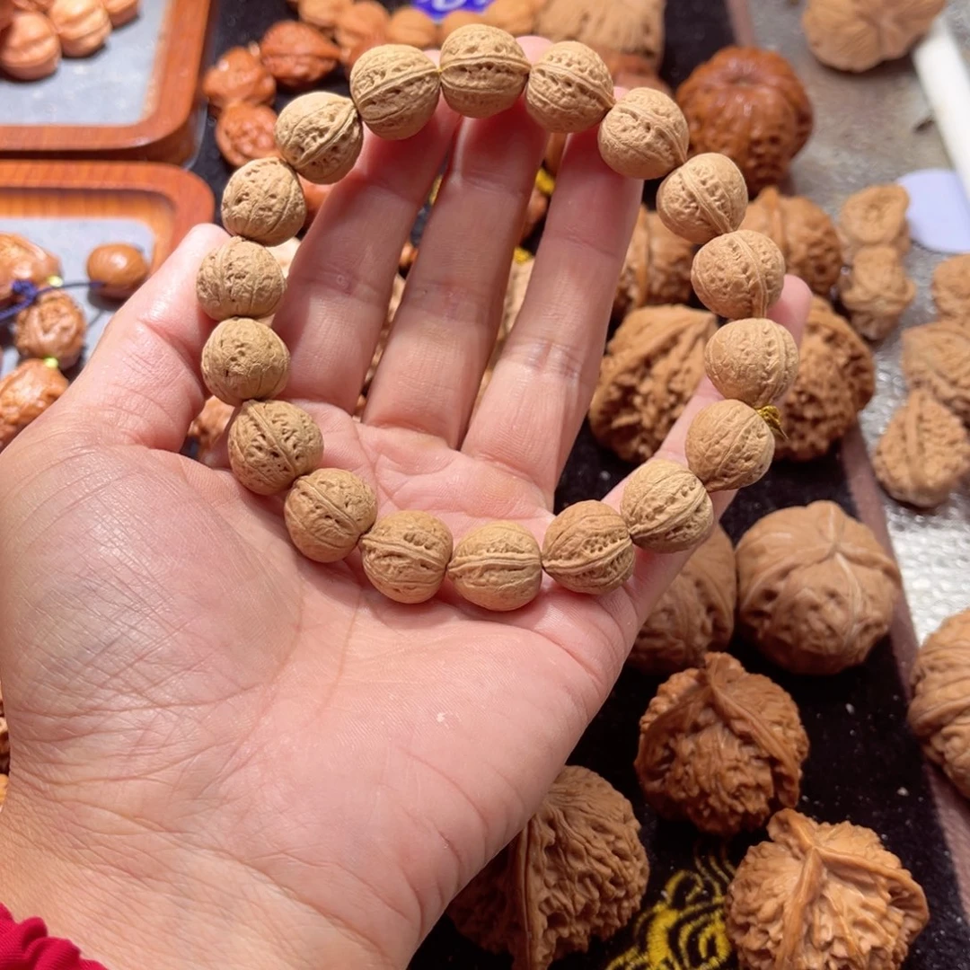 吊坠桃核小金豆手串