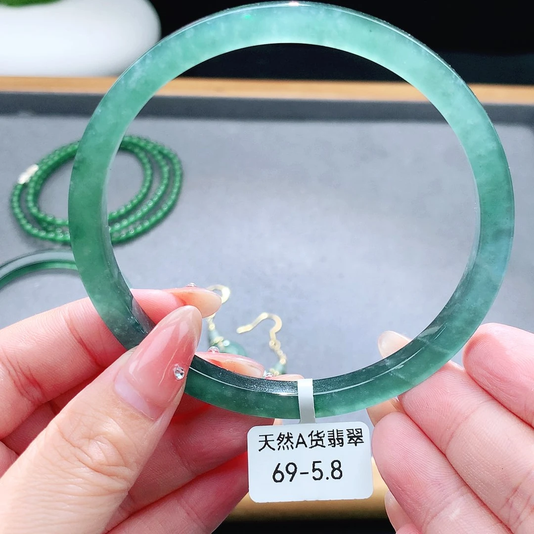未镶嵌手镯（圆镯）翡翠