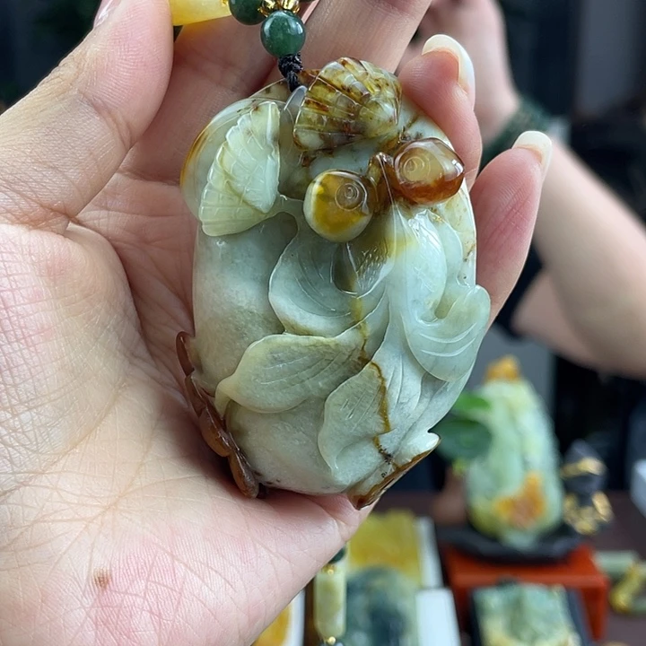 蛇纹石玉未镶嵌颈饰