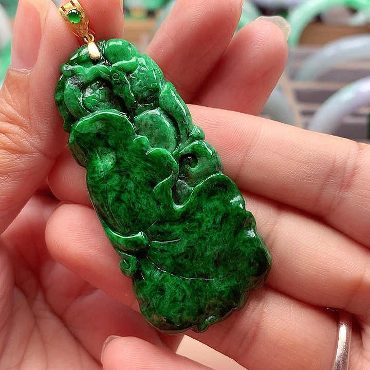 翡翠18K金镶嵌颈饰翡翠