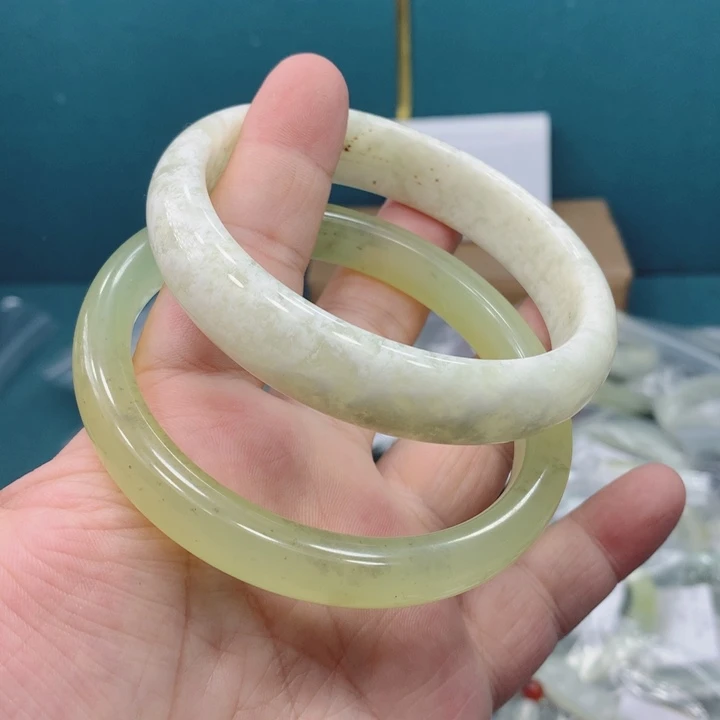 中***阳蛇纹石玉未镶嵌手镯