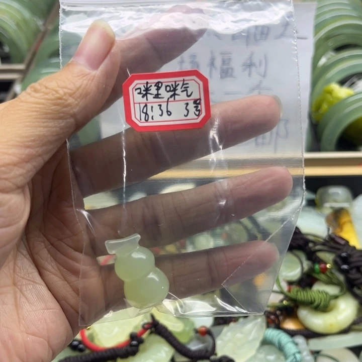 咪***气未镶嵌蛇纹石玉手镯