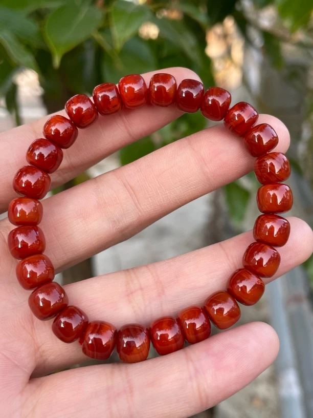 精品南红8mm老型珠单圈手串，颜色红润，特色腰缠万贯