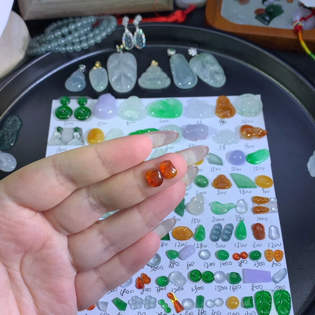 翡翠未镶嵌吊坠(不含链)红马鞍