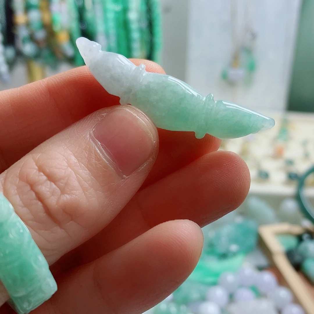 翡翠未镶嵌颈饰21
