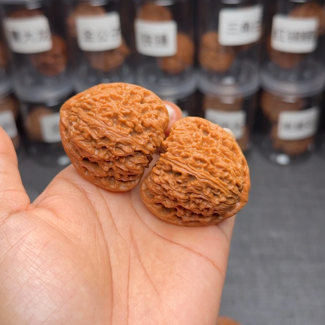 塔***）把件文玩核桃三角南疆