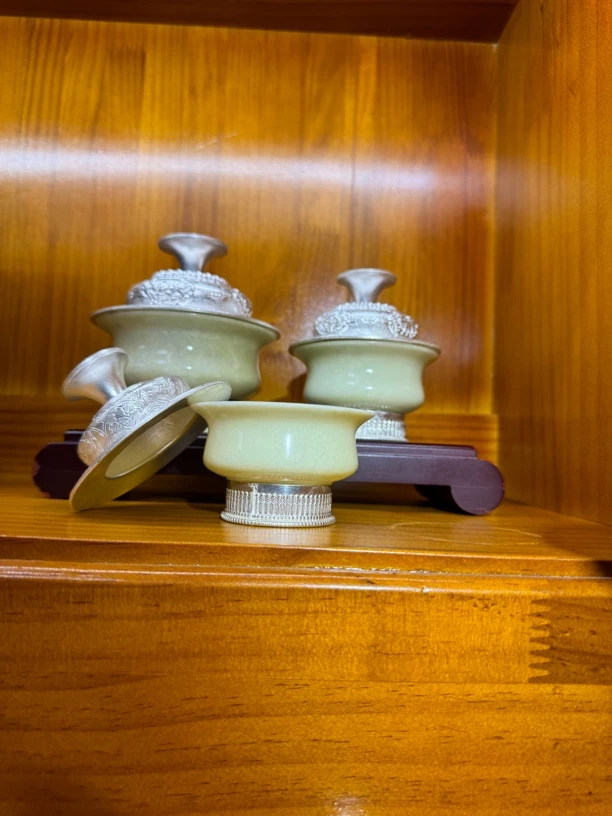 仁布玉：茶杯白玉加盖三件套