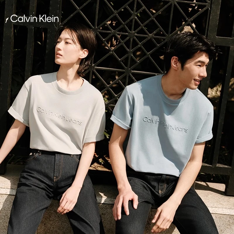 CK Jeans25夏季男女情侣休闲浮雕字母纯色圆领针织短袖T恤
