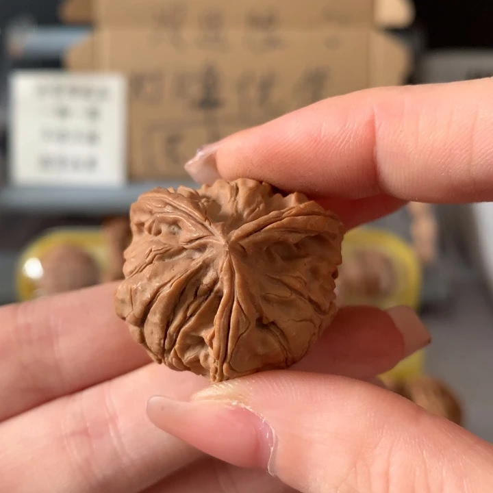 ****吊坠文玩核桃异形单只，有瑕疵