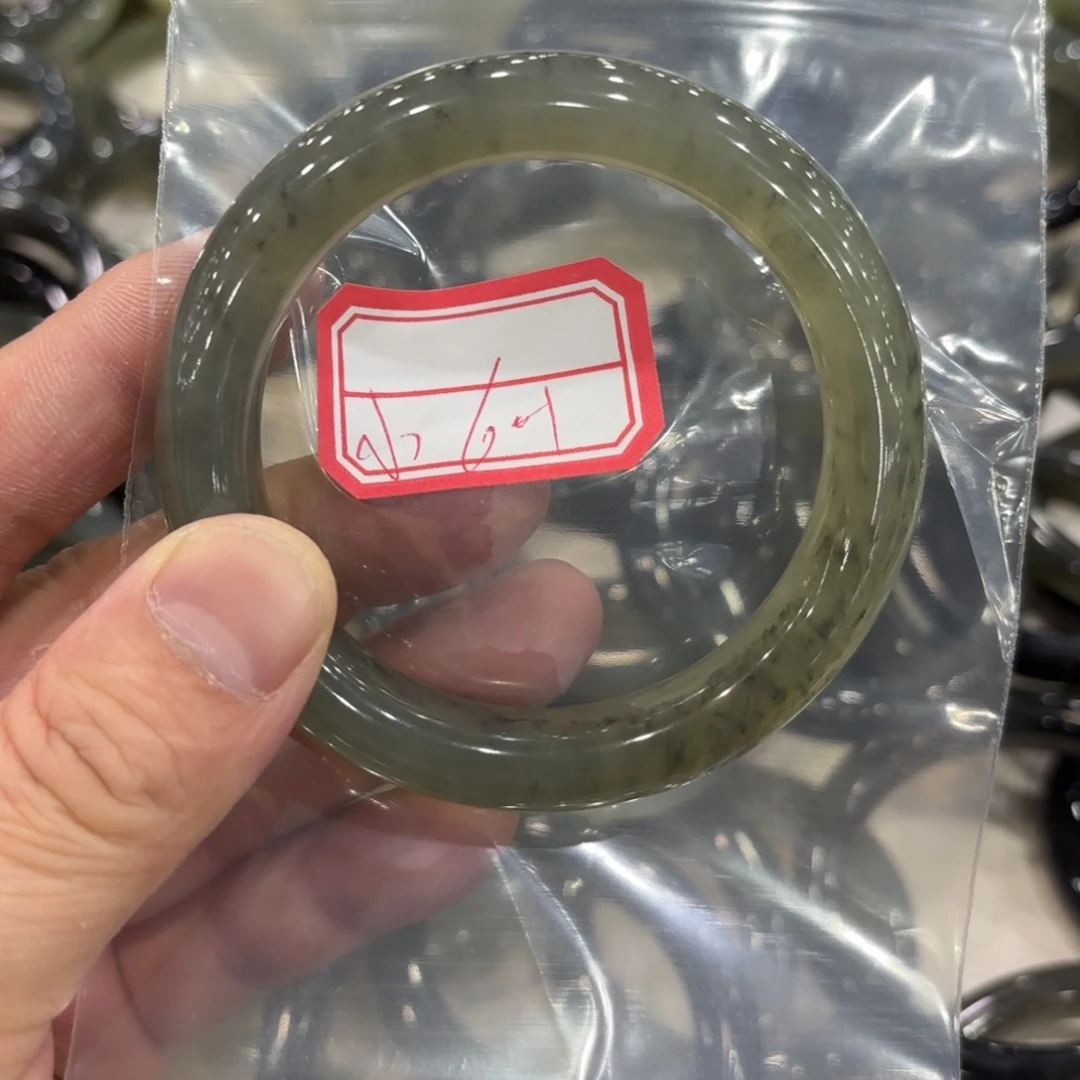 蛇纹石玉手镯未镶嵌小*弧