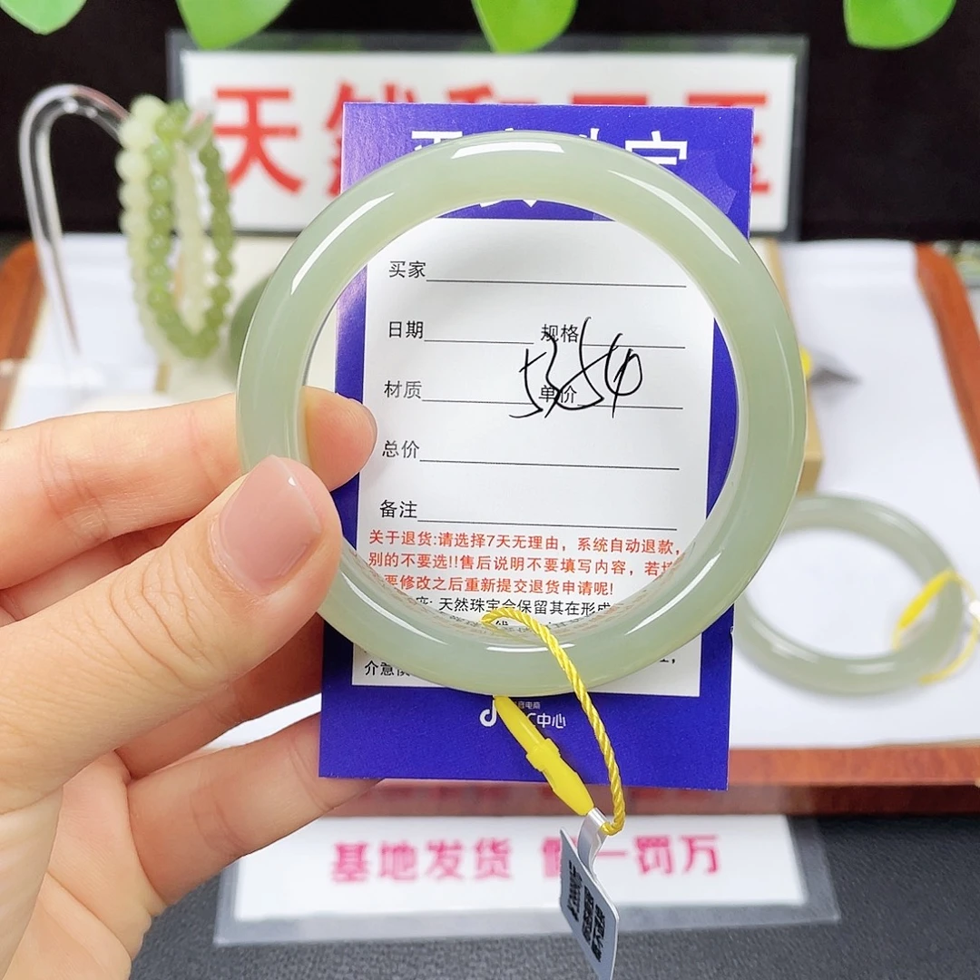 和田玉未镶嵌手镯