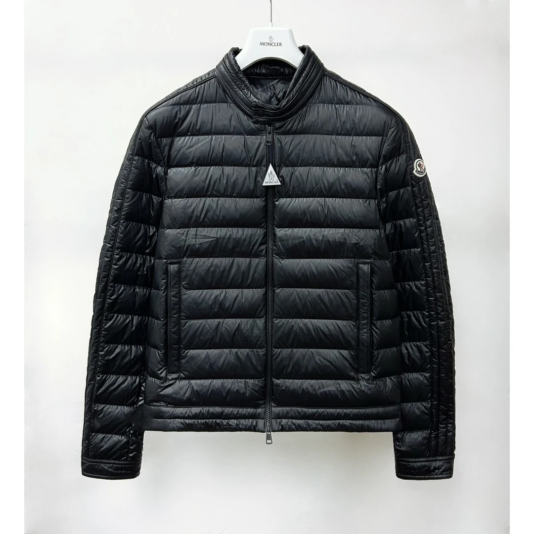 未使用 MONCLER JACOBUS侧边LOGO黑条时尚休闲羽绒服 1A00027