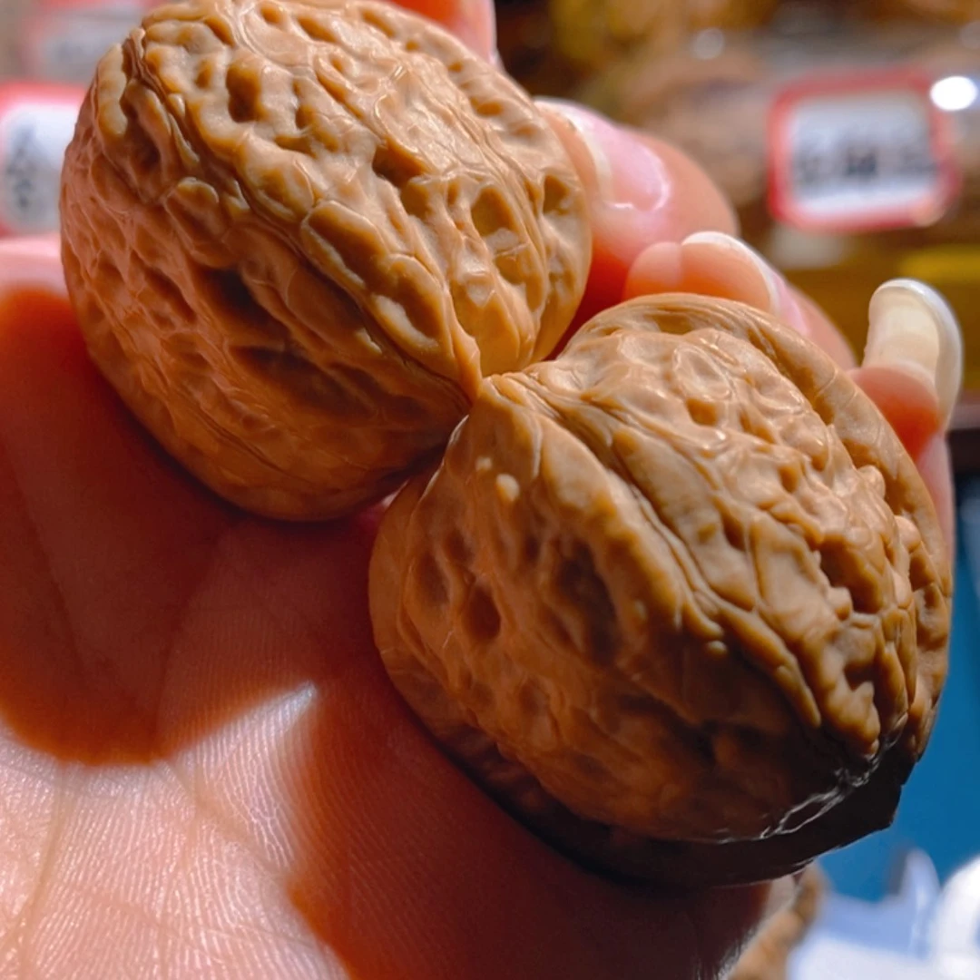 【闪购商品】文玩核桃吊坠长*舍利子