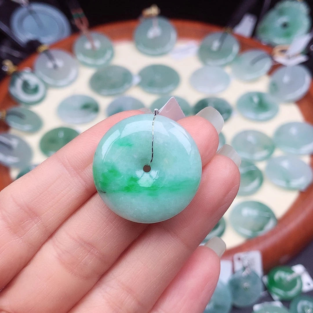 翡翠颈饰未镶嵌吊坠
