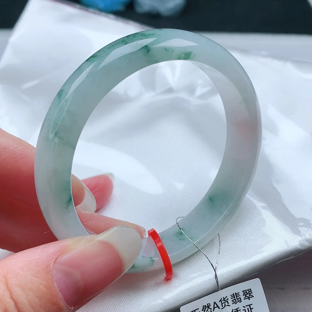 翡翠手镯未镶嵌54圈