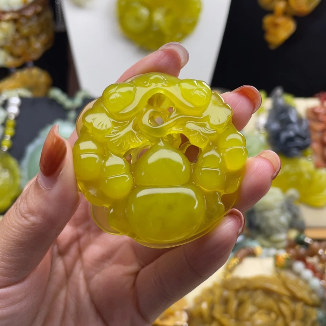 未镶嵌蛇纹石玉颈饰芹*