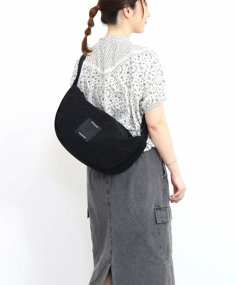 日系新款饺子包单肩斜跨时尚休闲简约