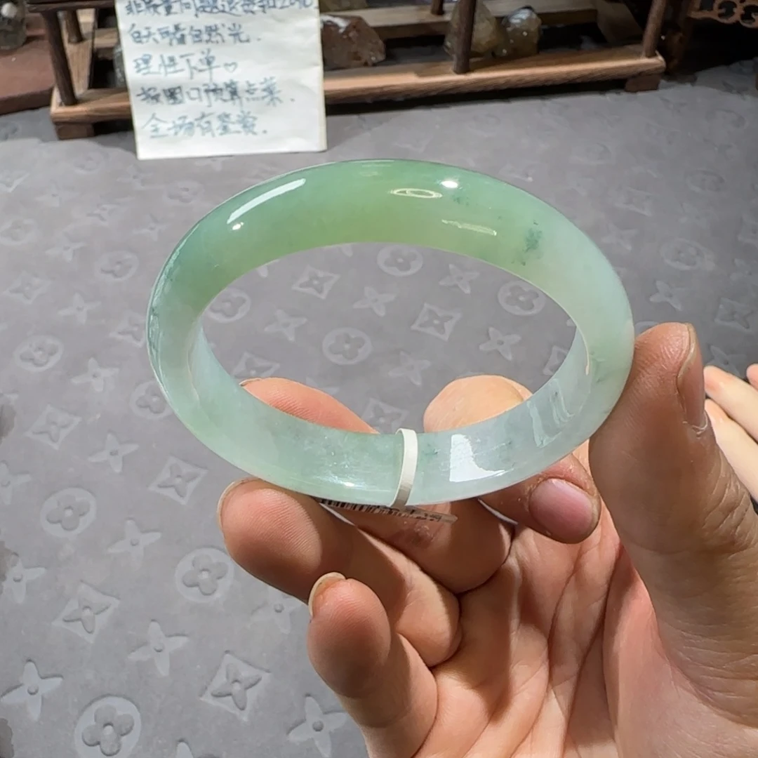 翡翠未镶嵌手镯52.8贵妃