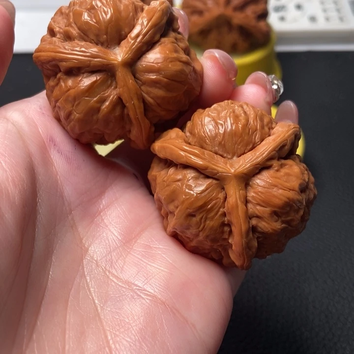 文玩核桃把件刀***、精品蛤蟆三棱