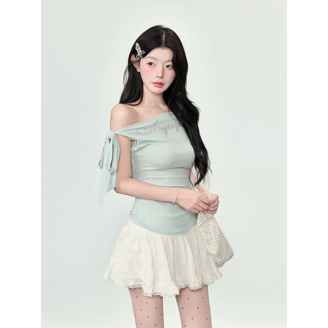 【五折清仓】 斜肩绑带字母烫钻t恤女2025夏季设计感修身显瘦上衣