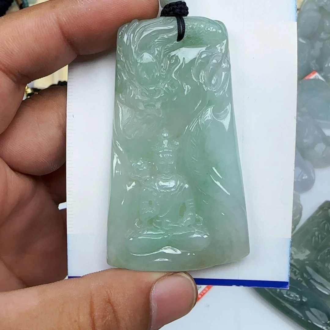 翡翠未镶嵌颈饰，