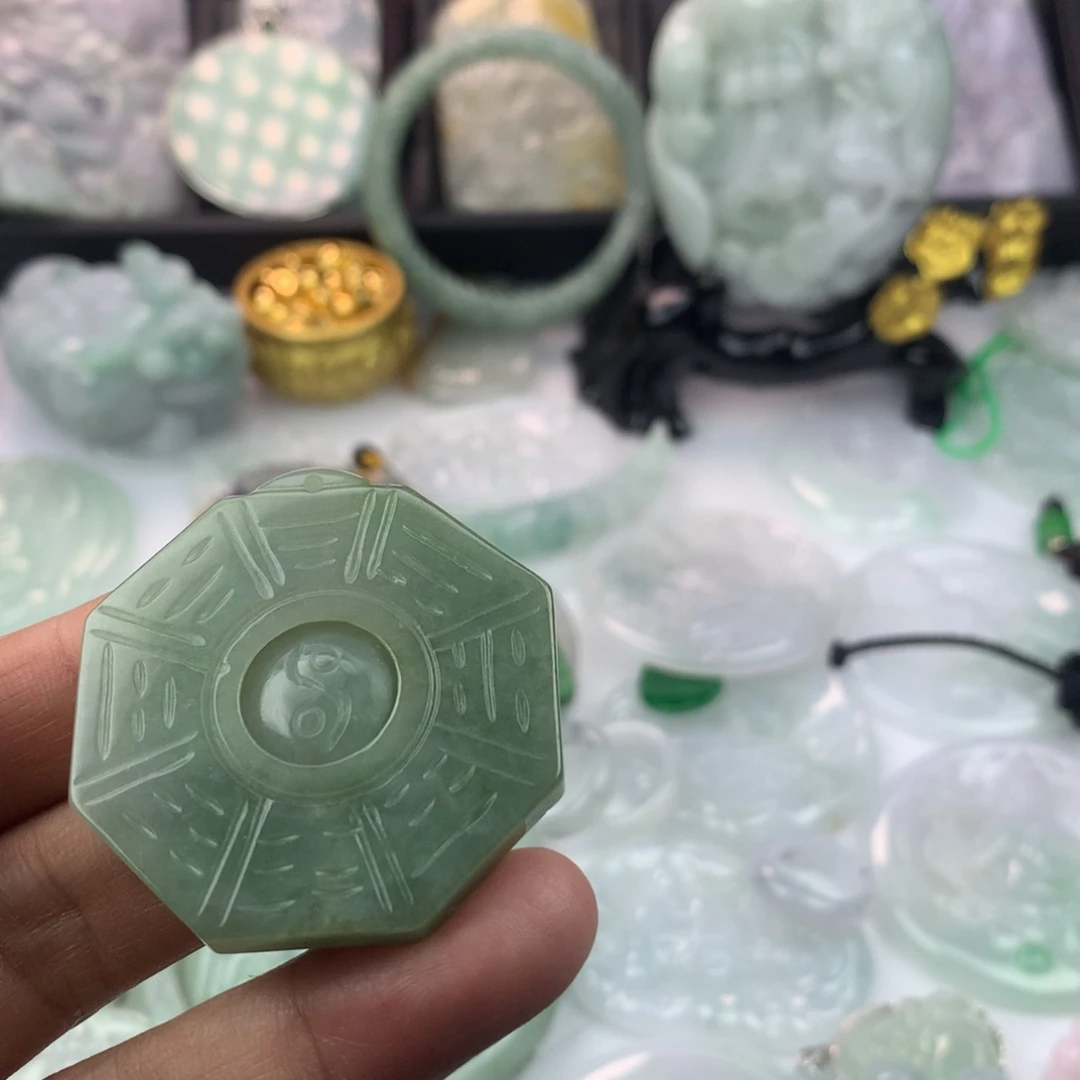 翡翠未镶嵌颈饰一