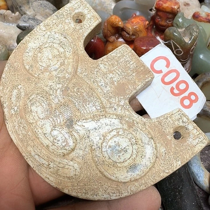 蛇纹石玉颈饰未镶嵌