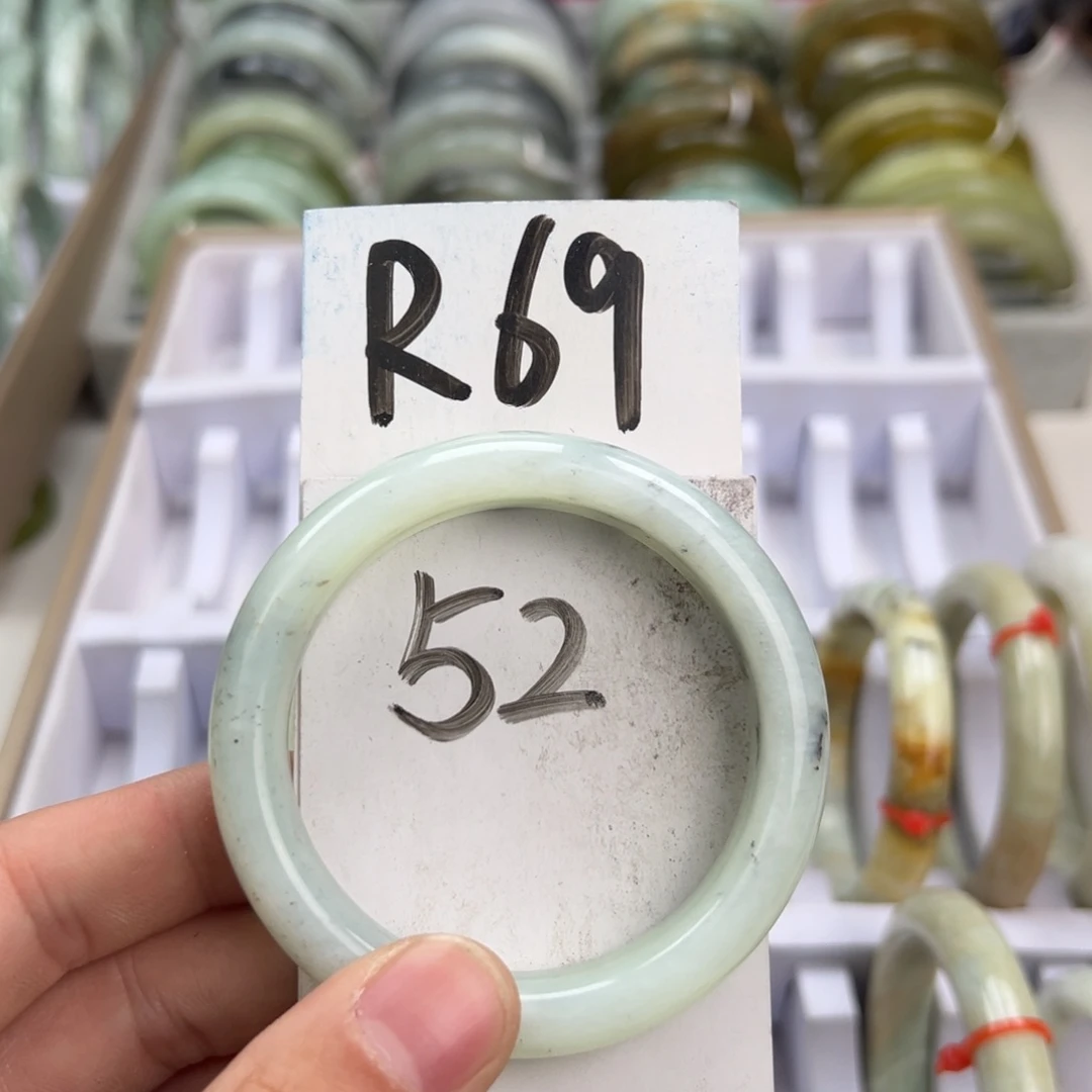 岫玉手镯未镶嵌天然岫玉微瑕，可以正常佩戴