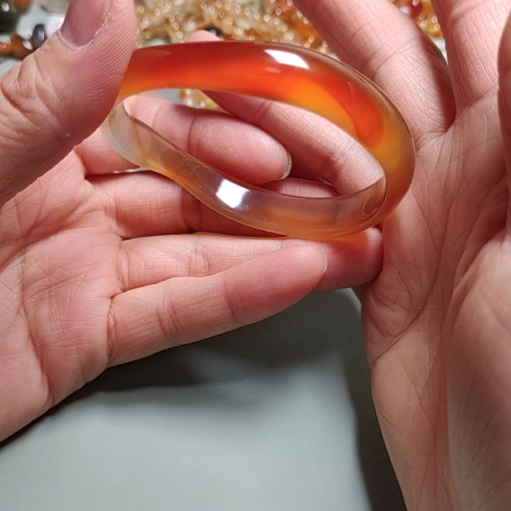 李***玖玛瑙/玉髓未镶嵌项圈