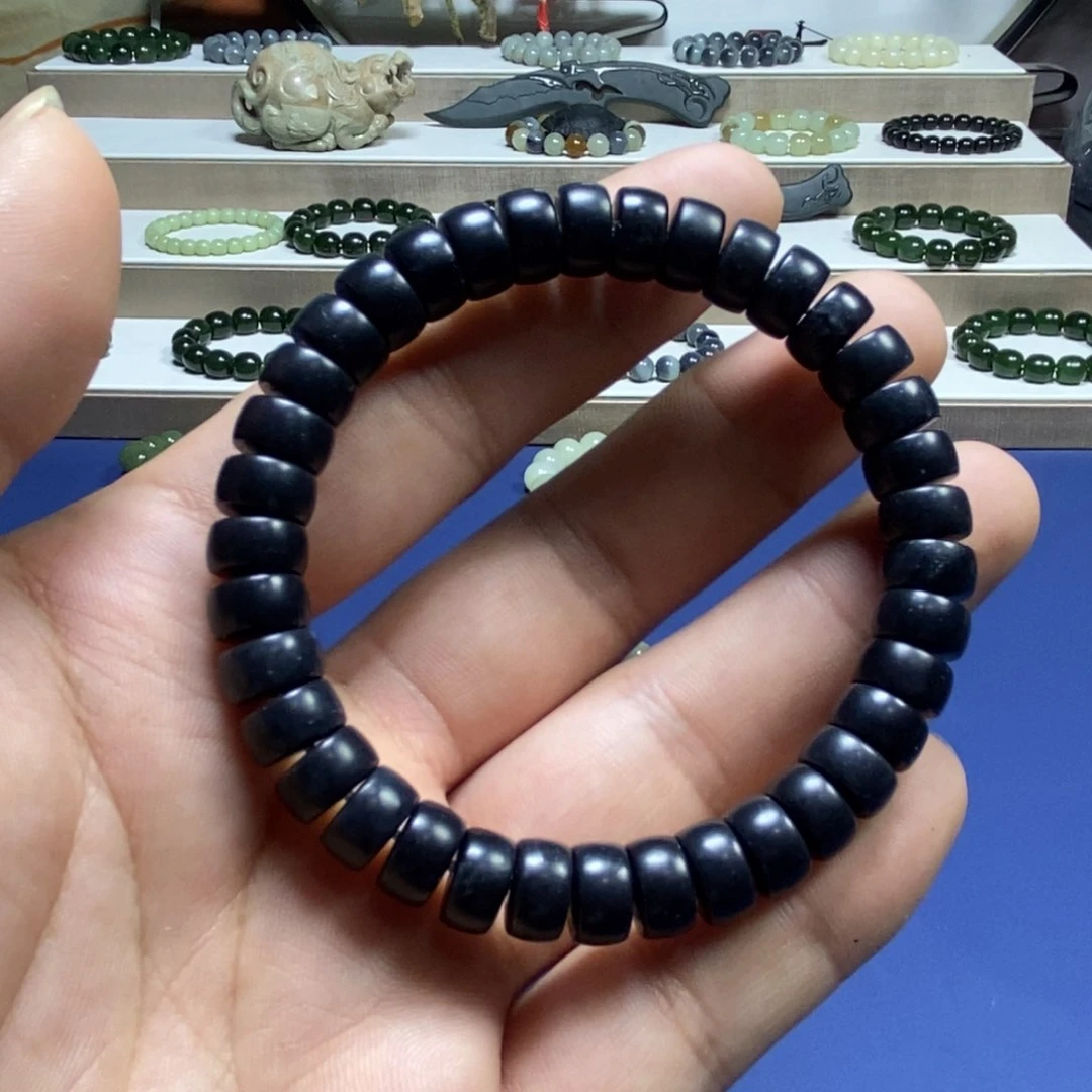 和田玉（墨玉）未镶嵌颈饰