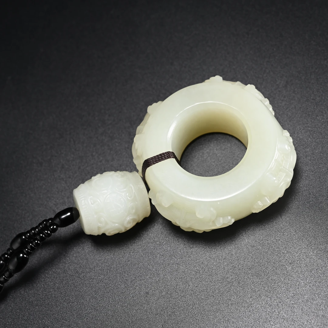 lot19 和田玉扳指/保利