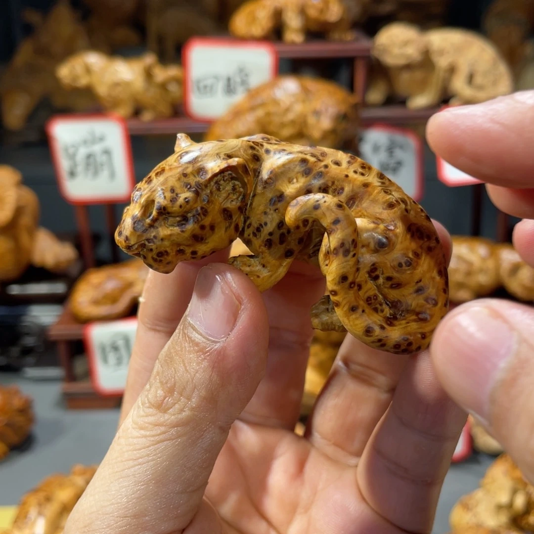 柏木（崖柏）木雕手工把件太行崖柏留疤料豹子