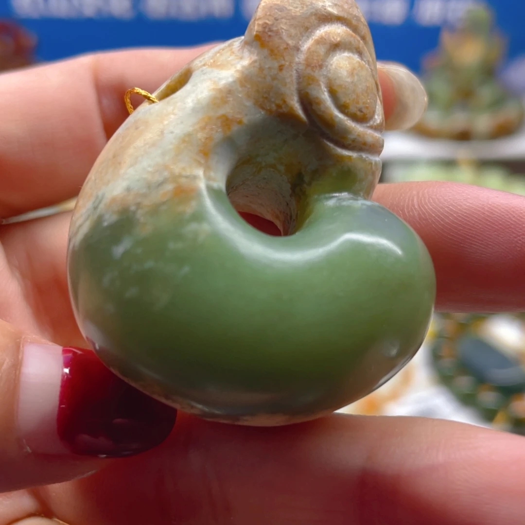 透闪石质玉未镶嵌把件