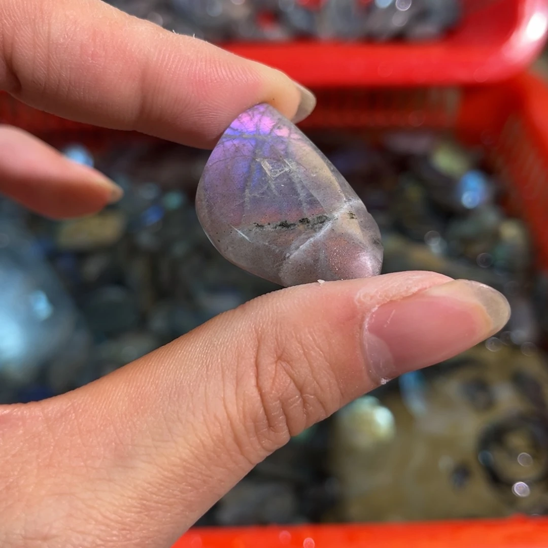 拉长石吊坠未镶嵌?